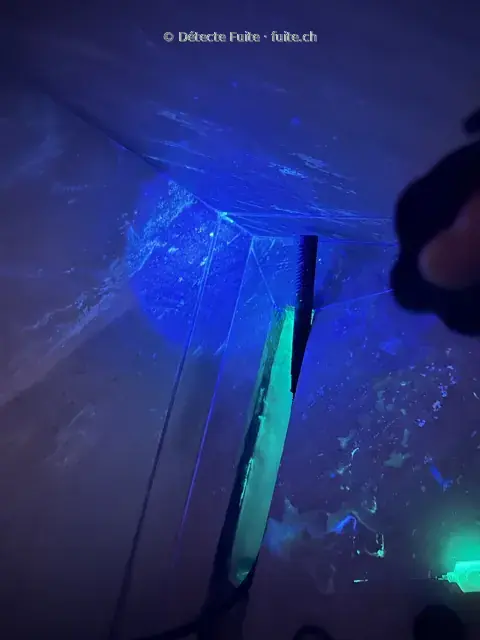 Contrôle d’un traceur sous éclairage ultraviolet en intérieur